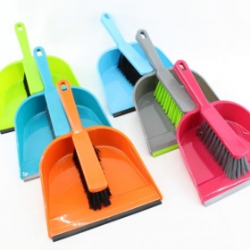 Lapát műanyag szemetes gumi éllel + kefe